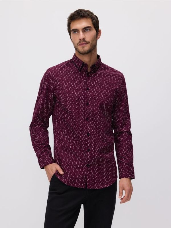 Reserved Reserved - Slim fit košulja s visokim udjelom pamuka - boja kestena