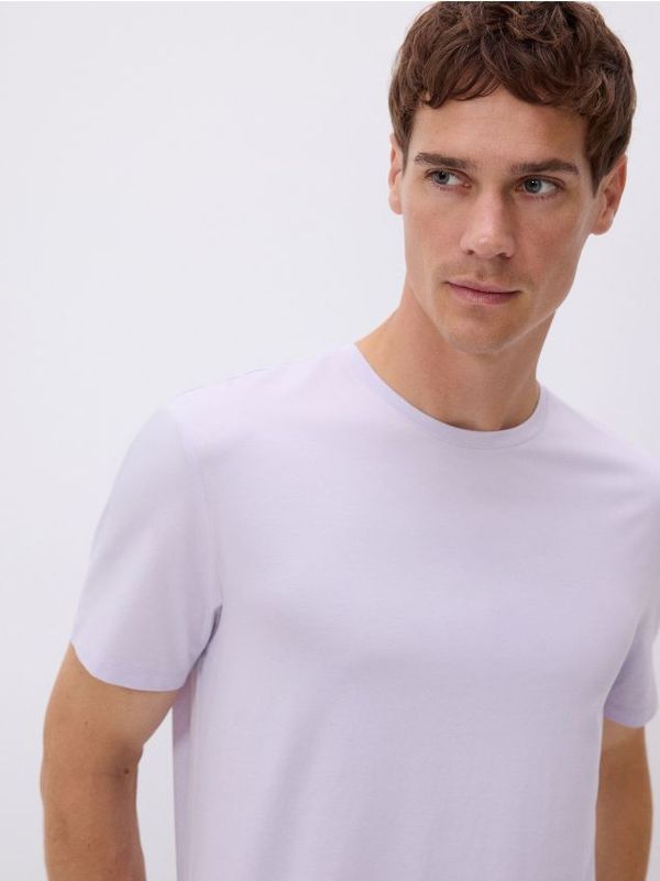 Reserved Reserved - Slim fit majica kratkih rukava s mješavinom modalnih vlakana - boja lavande