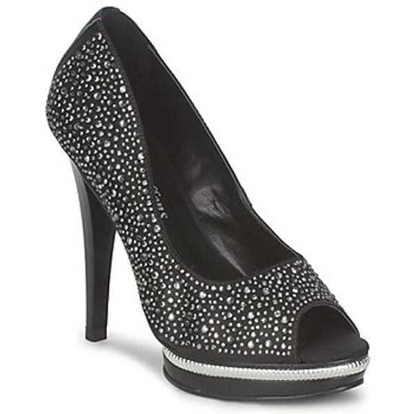 Carmen Steffens Carmen Steffens  Salonke TOUGA  Carmen Steffens